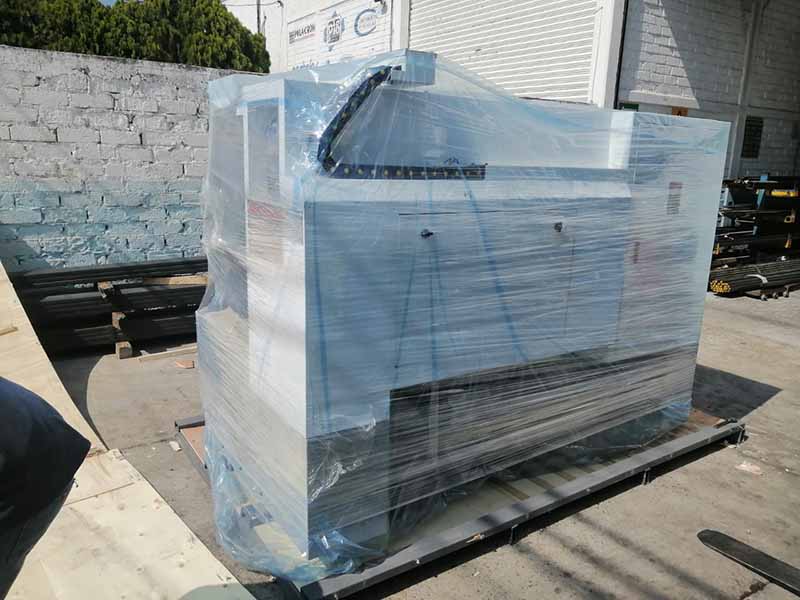 تلقى العميل المكسيكي مخرطة CNC CK6140x750