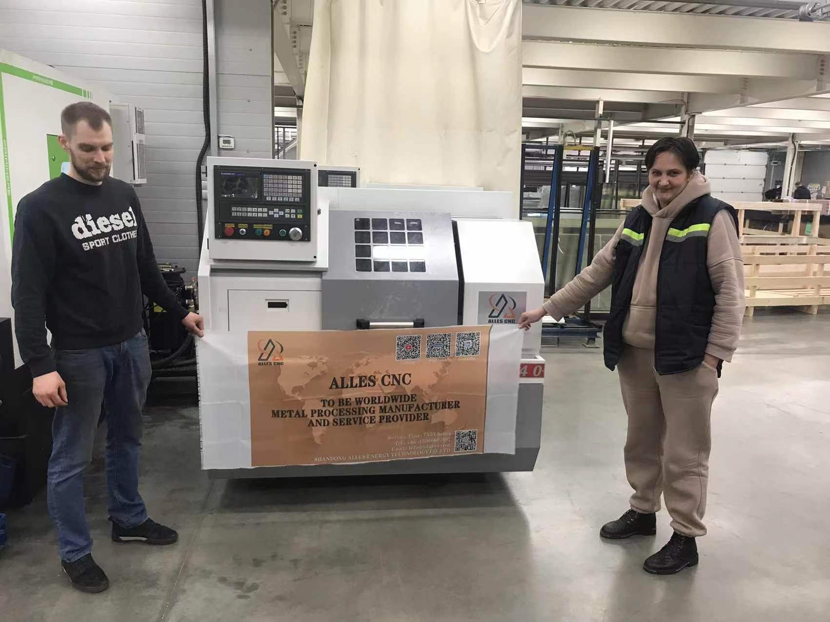 Dos tornos CNC llegaron a la fábrica del cliente en Bielorrusia.