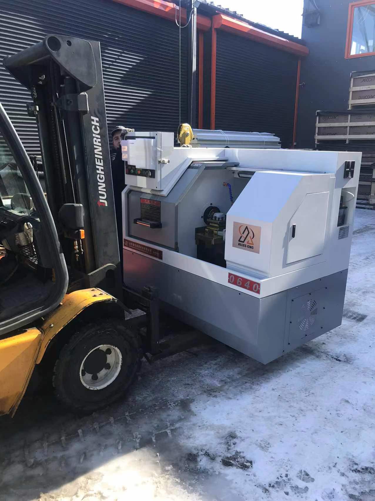 Два станка с ЧПУ прибыли на завод заказчика в Беларусь.