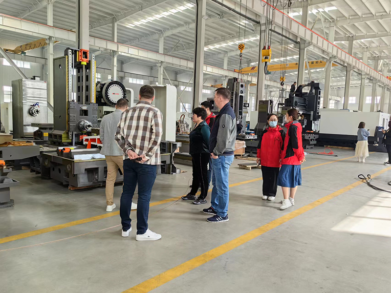 Russian customers visit CNC lathe factory