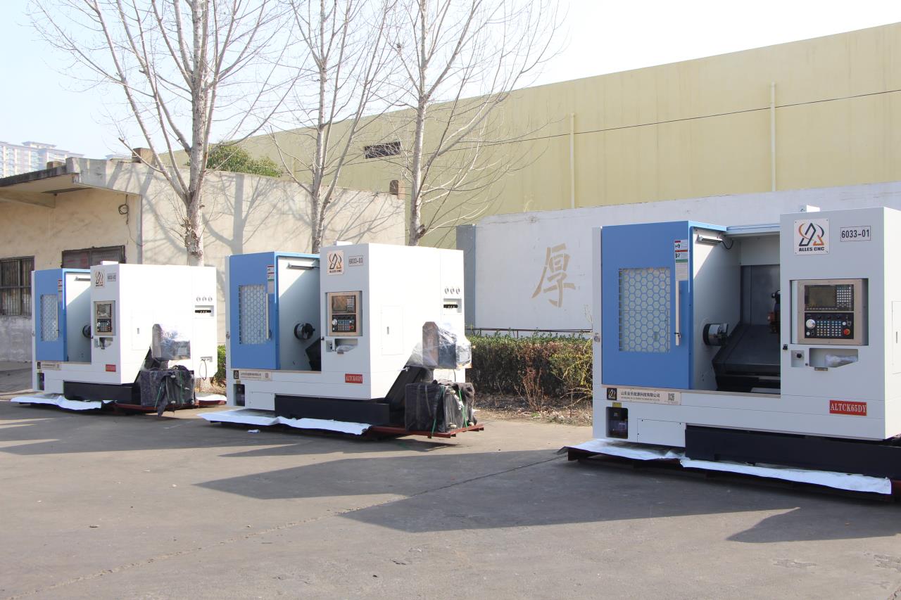 تم إرسال 3 مجموعات من مجمع الخراطة والطحن CNC إلى روسيا