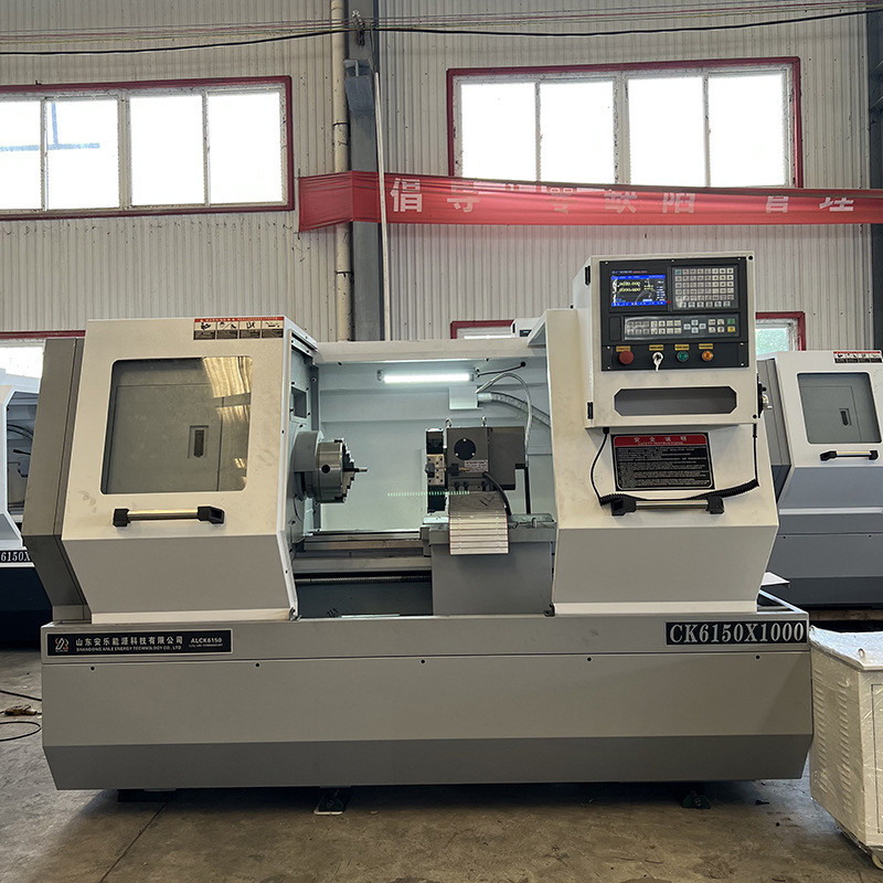 زيارة موظفي خدمة ما بعد البيع في شركتنا إلى عميل برازيلي اشترى مخرطة CNC CK6150x1000 في الآونة الأخيرة ، زار موظفو خدمة ما بعد البيع في شركتنا العميل الذي اشترى مخرطة CNC CK6150x1000 ، وشاهدوا عملية العميل باستخدام مخرطة CNC CK6150x1000. قال العميل أن هذه هي أفضل مخرطة CNC وأكثرها ملاءمة التي يستخدمها. . تطبيق CNC مخرطة CK6150: تستخدم مخرطة CNC ALCK6150x1500 على نطاق واسع في الآلات ، والفضاء ، وتصنيع الإلكترونيات ، وتصنيع السيارات وغيرها من الصناعات. يمكن استخدام مخرطة ALCK6150x1500 CNC لمعالجة مختلف المحاور والمخفضات والتروس وأعمدة الكرنك وأجزاء مهمة أخرى ، مما يحسن بشكل كبير من كفاءة الإنتاج ومستوى جودة تصنيع السيارات.