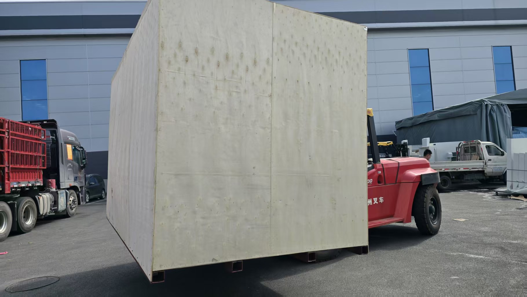 ALVMC1160 vertical machining center packed for shipment to Ukraine