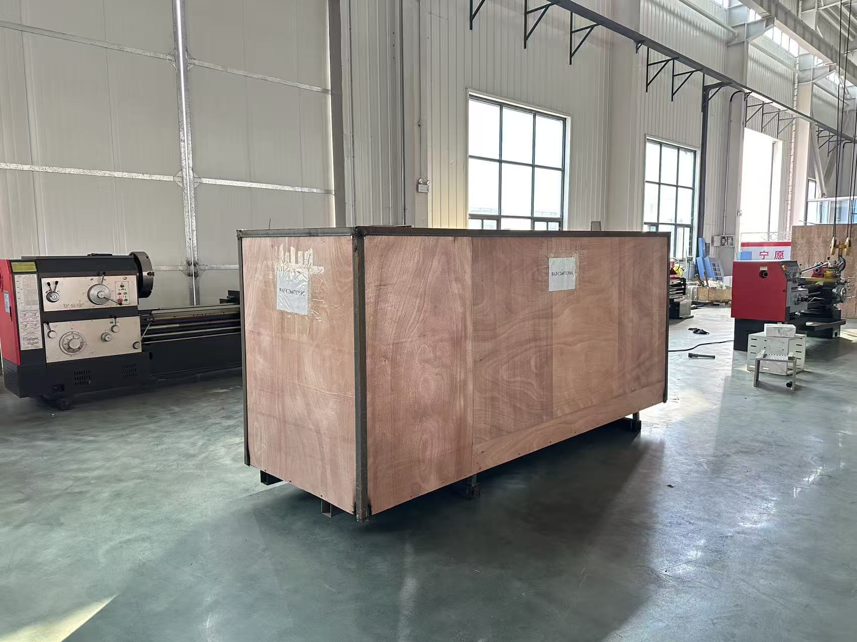 ALCA6140-1500 manual lathe export packing in the workshop