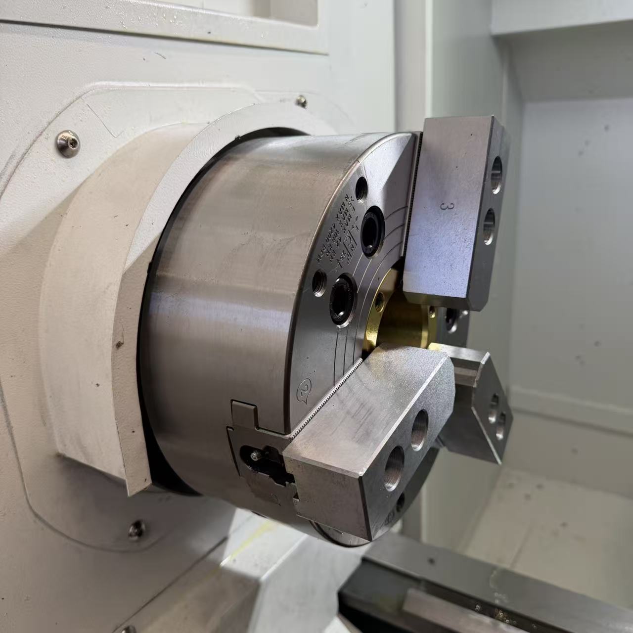 Spindle and chuck inspection on the ALCK6160×1000