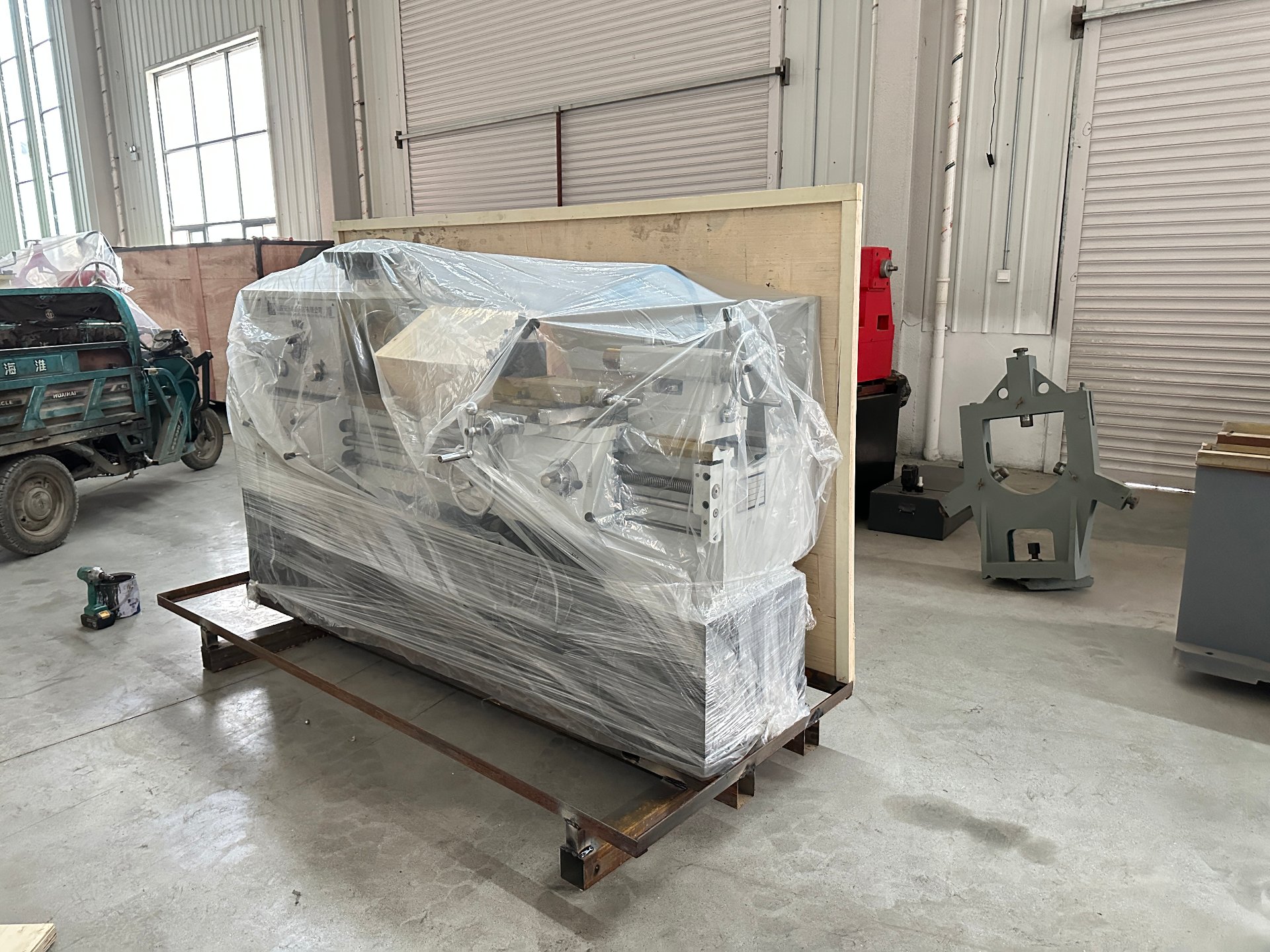 Export packing of the ALCA6136 manual lathe