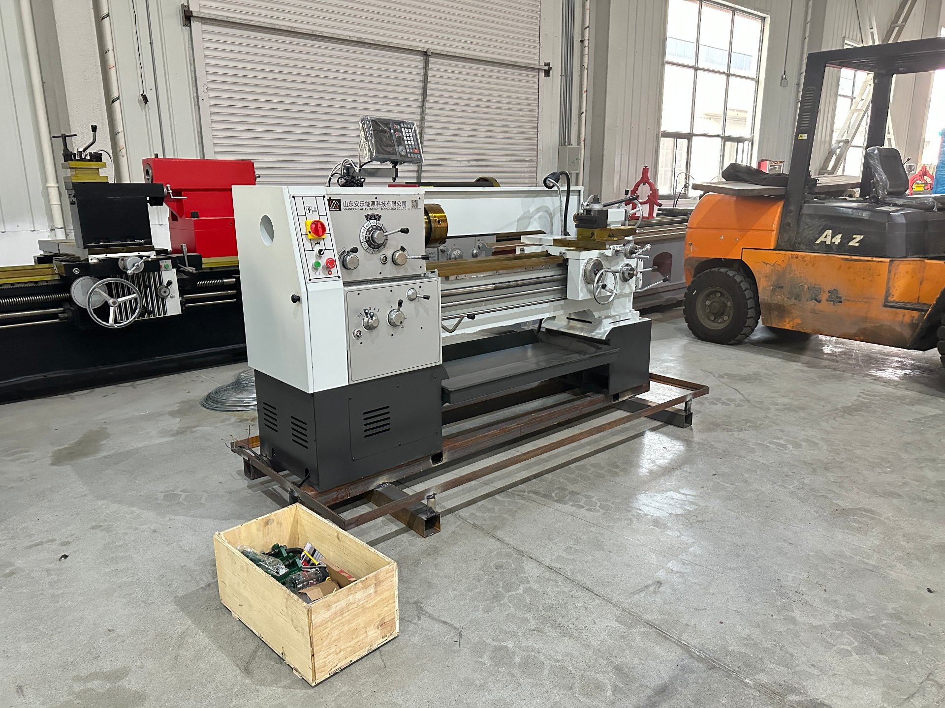 ALCA6136 manual lathe fixed on a steel pallet for shipment