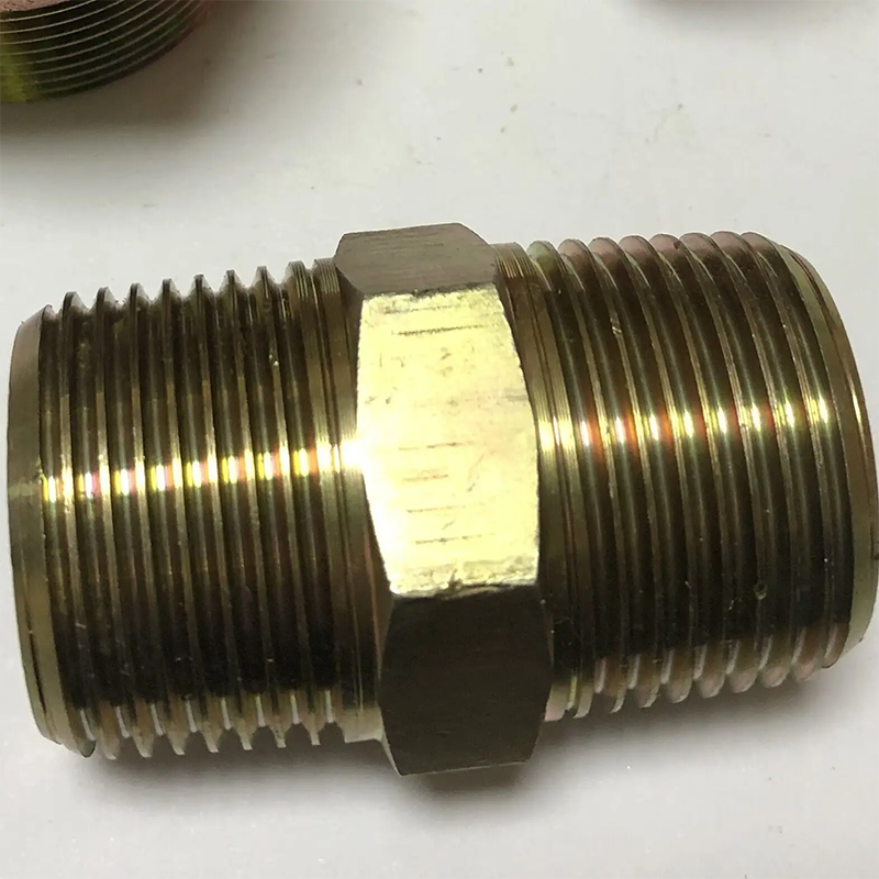 Torno CNC para roscas de tubos utilizado en la industria petrolera