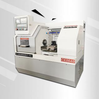 Máquina de producción de mini torno CNC CK0640